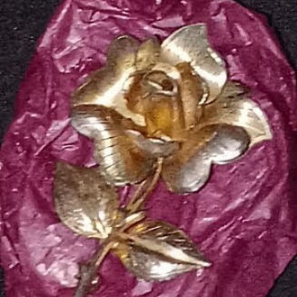 Vintage Elegant Flower Gold-tone  & Silver-tone Brooch Pin Rose Long Stemmed - Picture 1 of 3